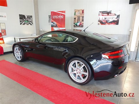 Aston Martin Vantage V8